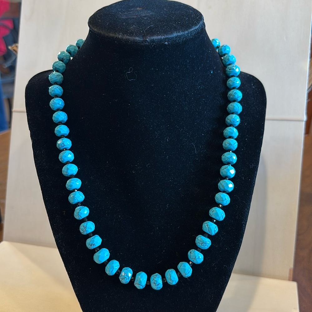 Necklace faceted turquoise has a toggle clasp marked 925. Size 20 inches.